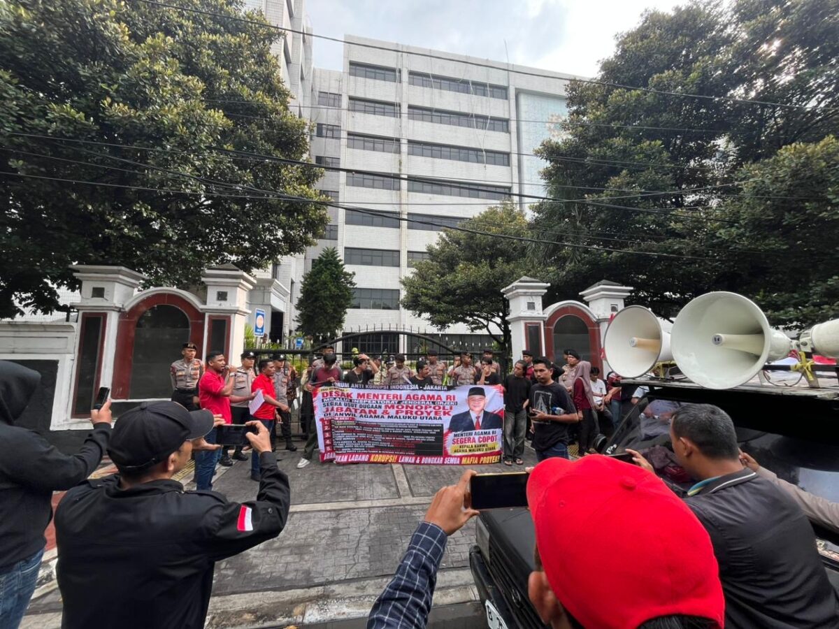 FAKI RI saat menggelar aksi di depan Kemenrian Agama RI di Jakarta.