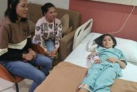 Salsabila saat menjalani pemeriksaan di RSUD. (Tim NHM Peduli)