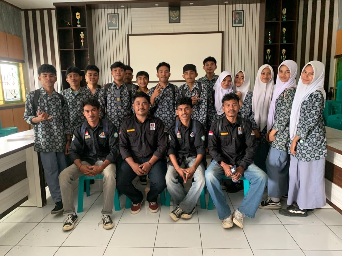 Foto bersama usai kegiatan Sosialisasi di MAN 1 Halut.