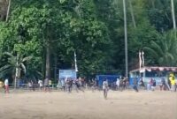 Screenshot video bentrokan antara suporter dari Desa Domato dan Desa Sidangoli Dehe.