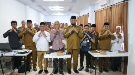 Bupati Bassam Kasuba saat foto bersama usai pembukaan FGD di Hotel Obama Labuha, Senin (5/10/2026)